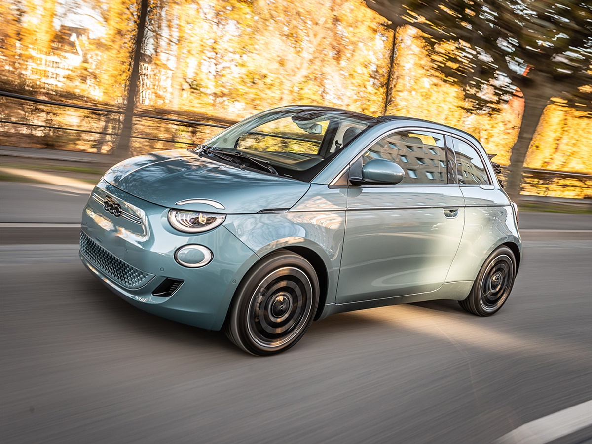 Foto - Fiat 500e Cabrio h ev la prima aut 2d