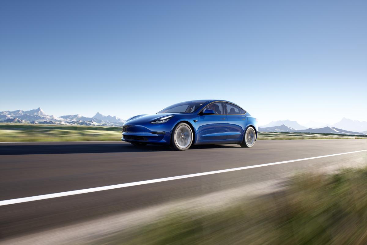Foto - Tesla Model 3 Rear-Wheel Drive