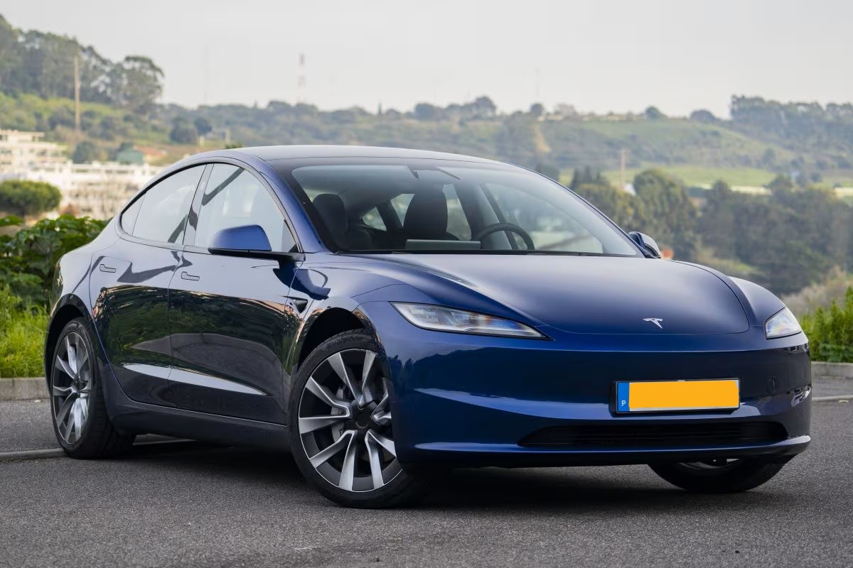 Foto - Tesla Model 3 Standard Range RWD (Rear Wheel Drive)