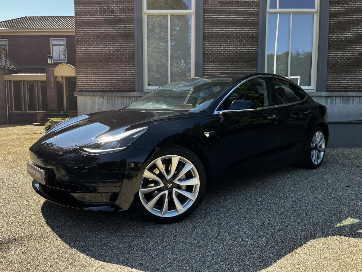 Foto - Tesla Model 3 Standard Range Plus RWD