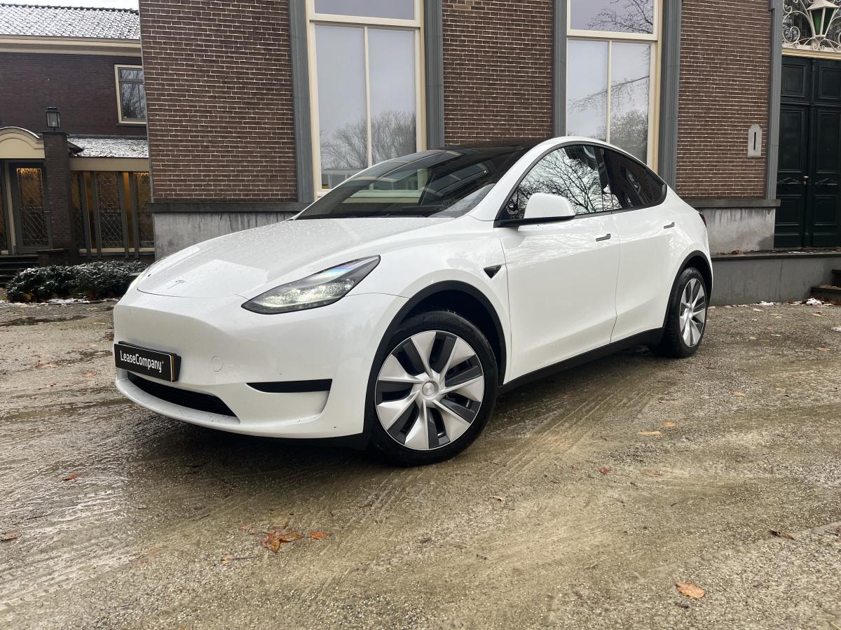 Foto - Tesla Model Y Standard Range RWD