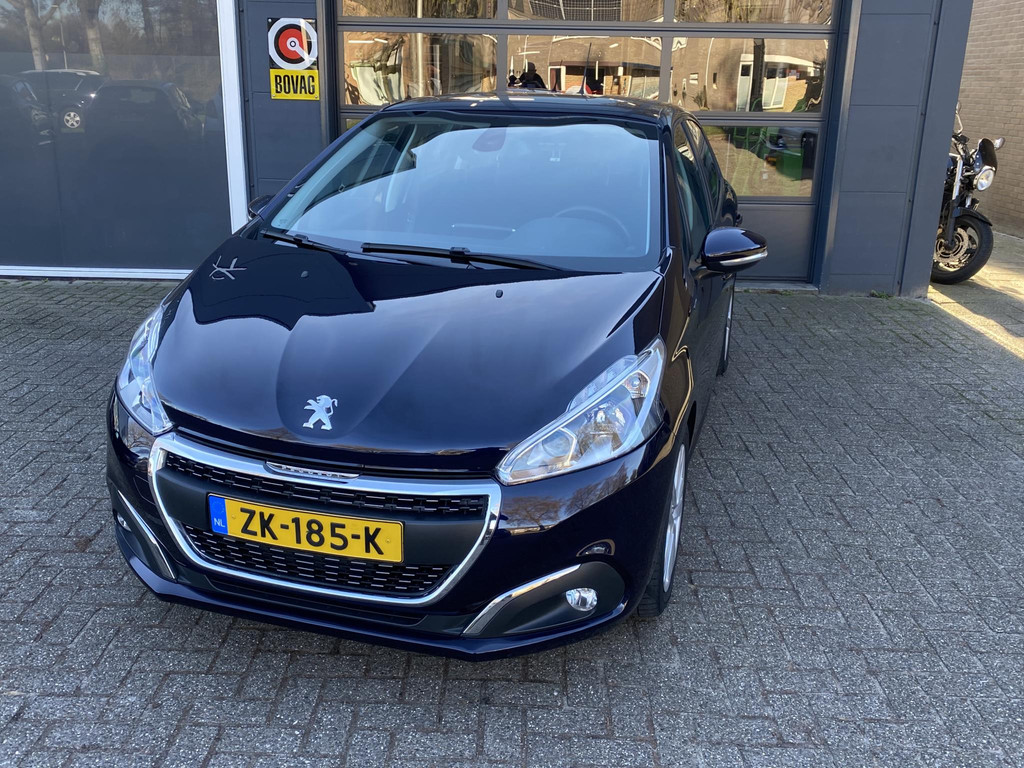 Foto - Peugeot 208