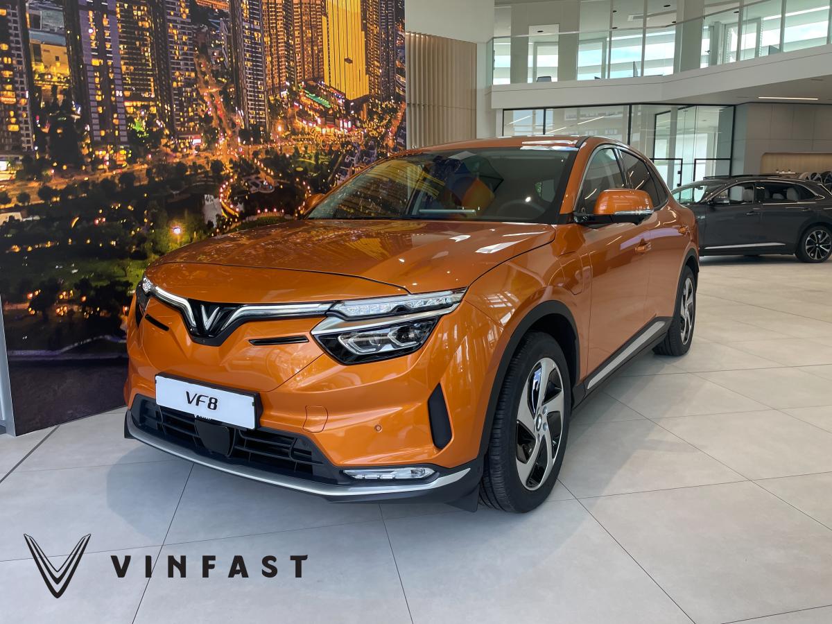 Foto - VinFast VF8 Eco| Sunset Orange |🔋⚡️ 10 jaar garantie - 4x4 - Scope. ADAS-pakket⚡️