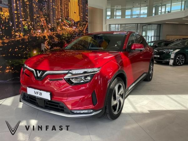 Foto - VinFast VF8 Eco| Crimson Red |🔋⚡️ 10 jaar garantie - 4x4 - Scope. ADAS-pakket⚡️