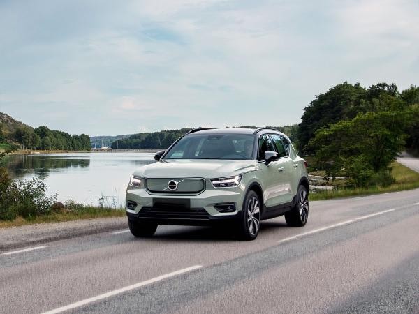 Foto - Volvo XC 40 2.0 b3 mhev essential geartronic aut 5d